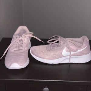 Size 6M Nike Tennis Shoes